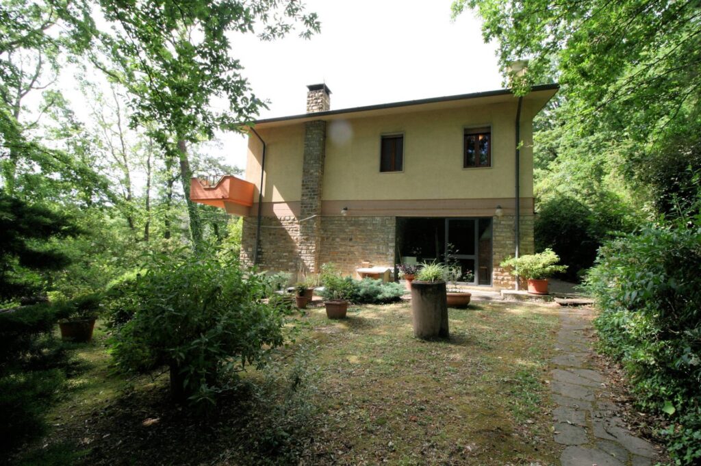 1346-Villa unifamiliare di ampia superficie con giardino-Montemurlo-3 Agenzia Immobiliare ASIP