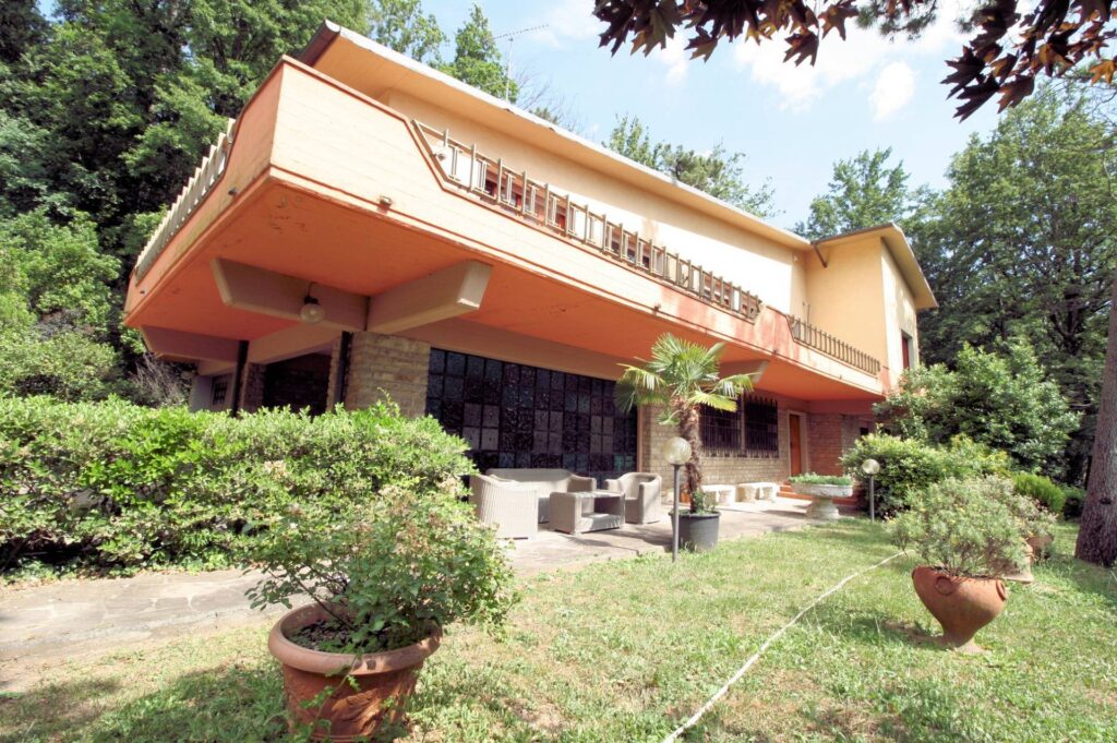 1346-Villa unifamiliare di ampia superficie con giardino-Montemurlo-4 Agenzia Immobiliare ASIP