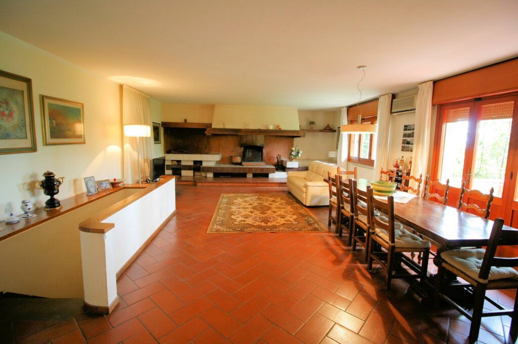 1346-Villa unifamiliare di ampia superficie con giardino-Montemurlo-8 Agenzia Immobiliare ASIP