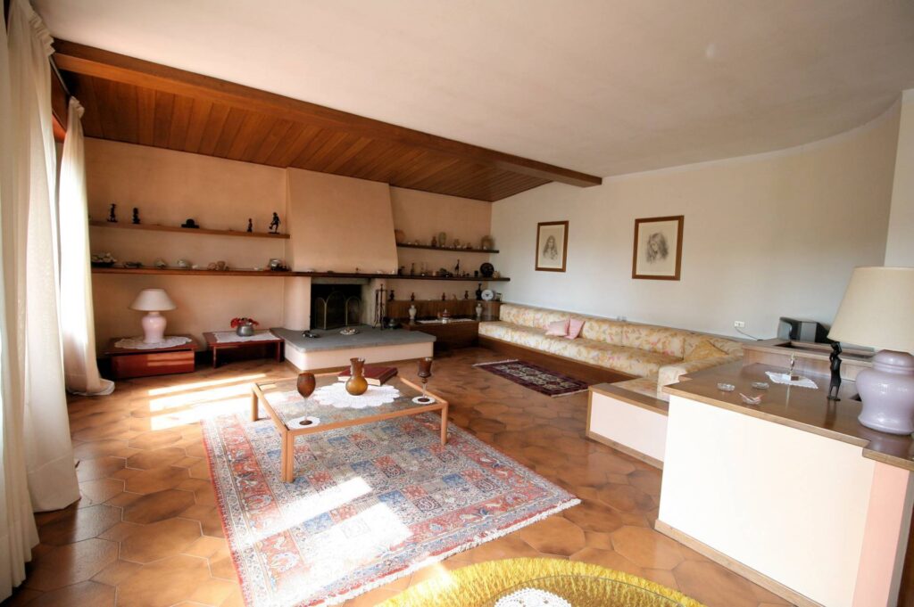 1346-Villa unifamiliare di ampia superficie con giardino-Montemurlo-9 Agenzia Immobiliare ASIP