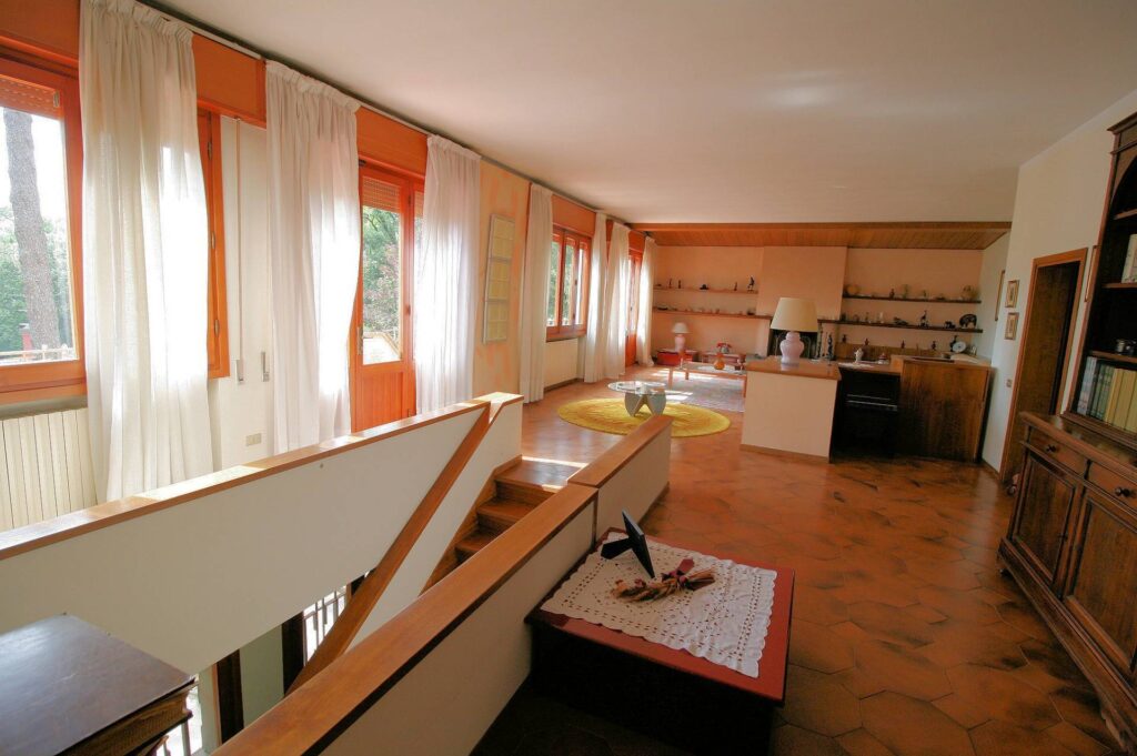 1346-Villa unifamiliare di ampia superficie con giardino-Montemurlo-11 Agenzia Immobiliare ASIP