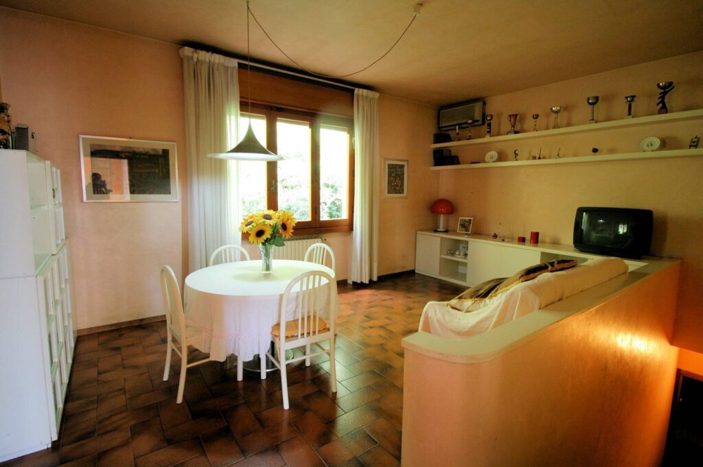 1346-Villa unifamiliare di ampia superficie con giardino-Montemurlo-12 Agenzia Immobiliare ASIP