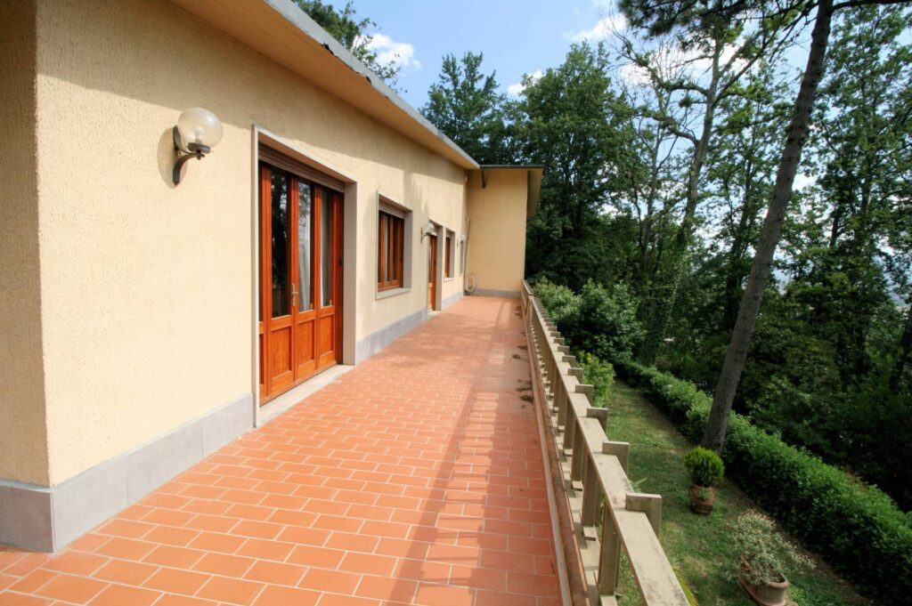 1346-Villa unifamiliare di ampia superficie con giardino-Montemurlo-13 Agenzia Immobiliare ASIP