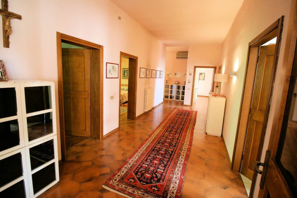 1346-Villa unifamiliare di ampia superficie con giardino-Montemurlo-14 Agenzia Immobiliare ASIP