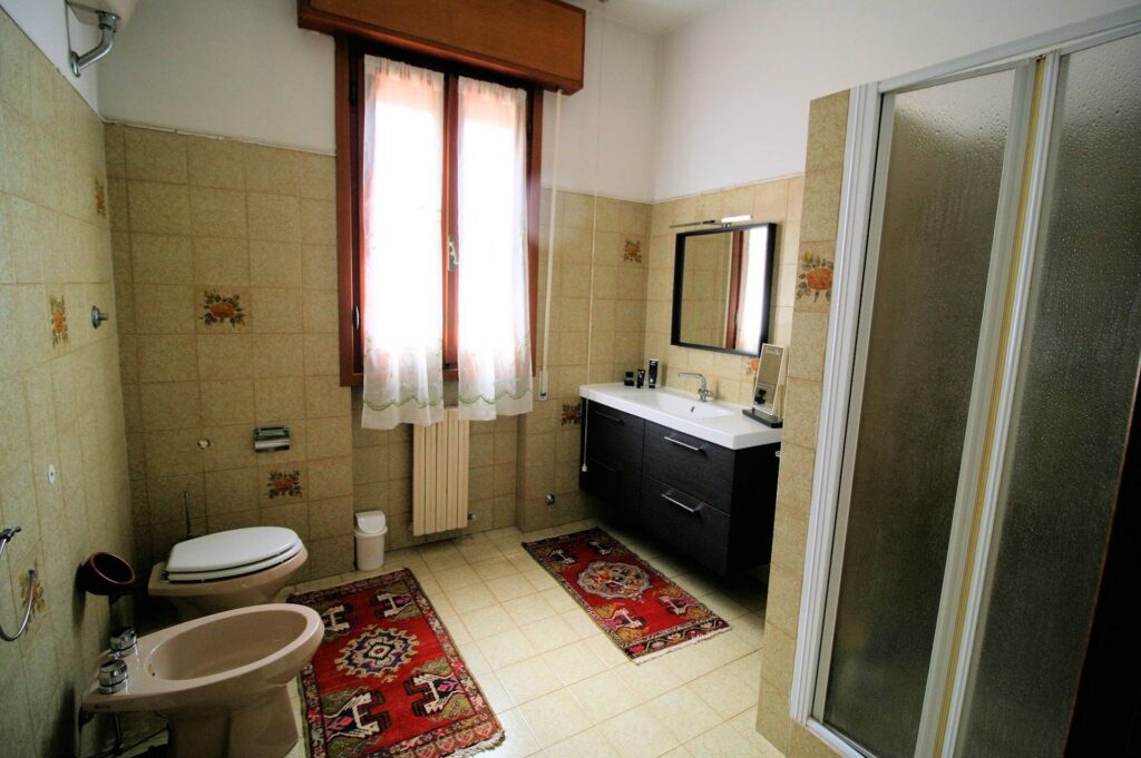1346-Villa unifamiliare di ampia superficie con giardino-Montemurlo-20 Agenzia Immobiliare ASIP