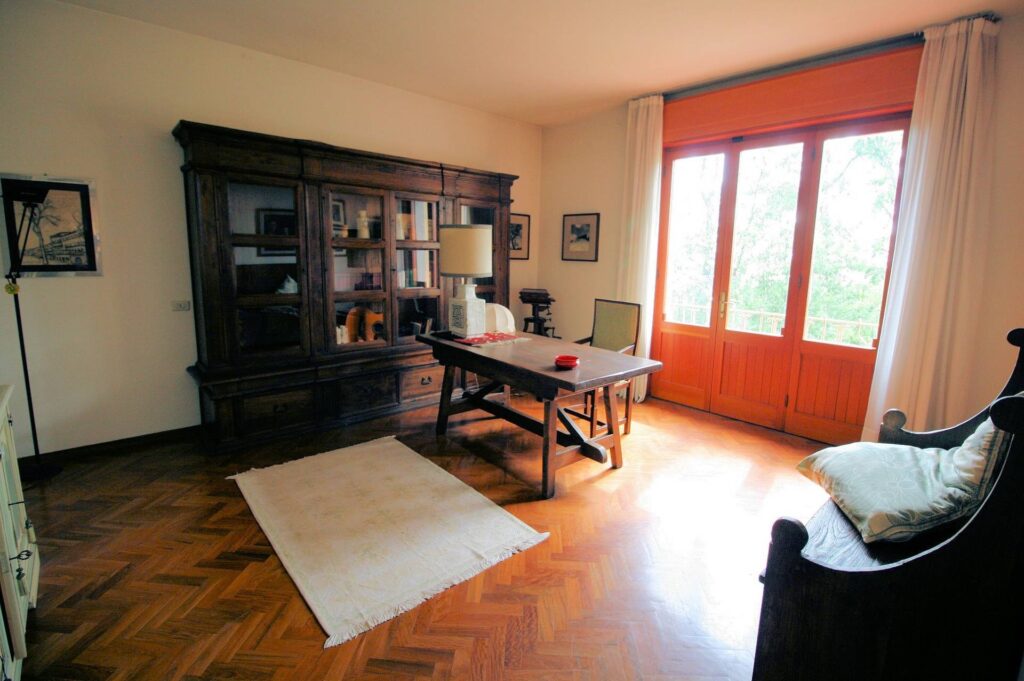 1346-Villa unifamiliare di ampia superficie con giardino-Montemurlo-18 Agenzia Immobiliare ASIP