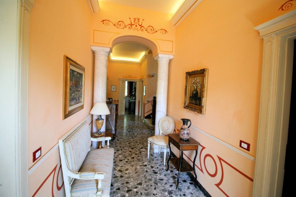 1362-Villa in stile liberty con ampio giardino-Altopascio-5 Agenzia Immobiliare ASIP