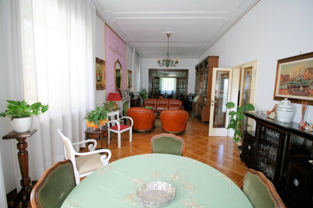 1362-Villa in stile liberty con ampio giardino-Altopascio-2 Agenzia Immobiliare ASIP
