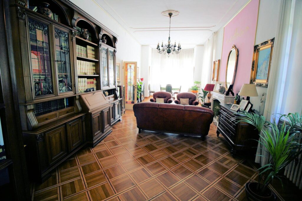 1362-Villa in stile liberty con ampio giardino-Altopascio-4 Agenzia Immobiliare ASIP