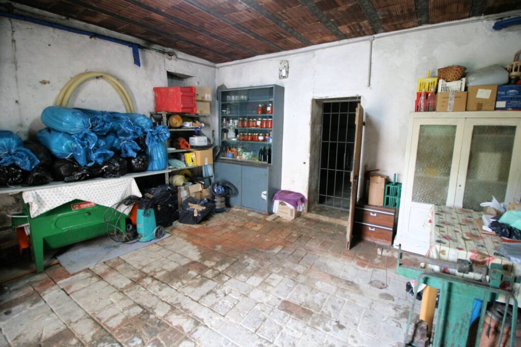 1377-Casa colonica con annessi e terreno in posizione panoramica-Loro Ciuffenna-16 Agenzia Immobiliare ASIP