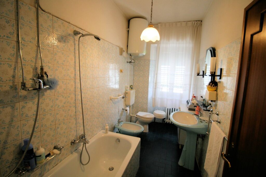 1377-Casa colonica con annessi e terreno in posizione panoramica-Loro Ciuffenna-19 Agenzia Immobiliare ASIP