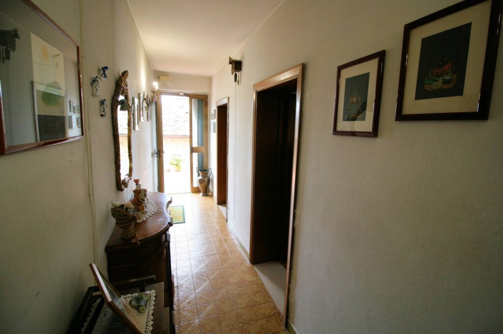 1377-Casa colonica con annessi e terreno in posizione panoramica-Loro Ciuffenna-10 Agenzia Immobiliare ASIP