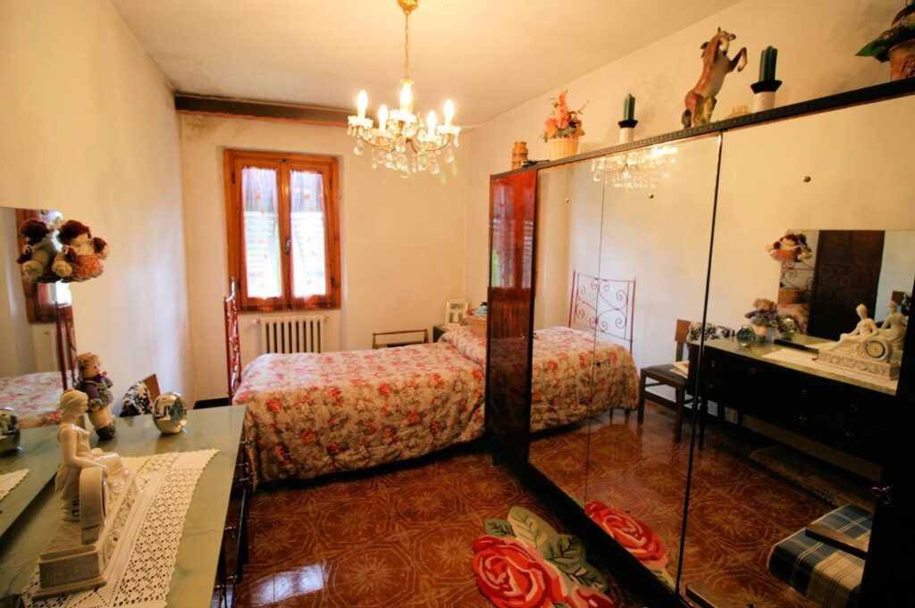 1377-Casa colonica con annessi e terreno in posizione panoramica-Loro Ciuffenna-13 Agenzia Immobiliare ASIP