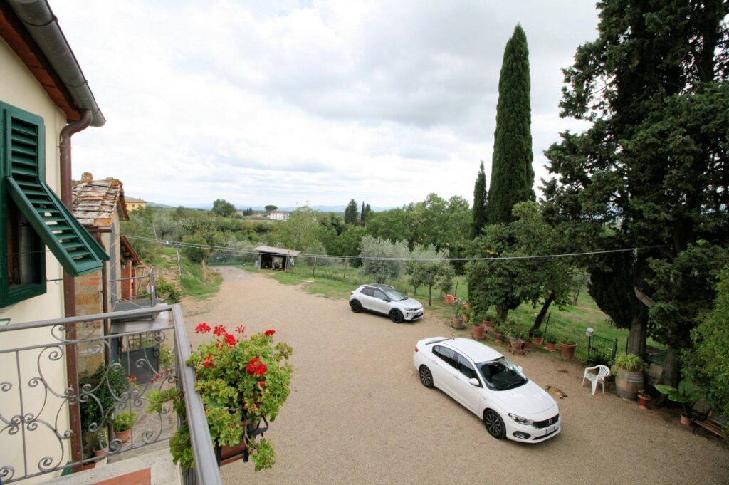 1377-Casa colonica con annessi e terreno in posizione panoramica-Loro Ciuffenna-5 Agenzia Immobiliare ASIP
