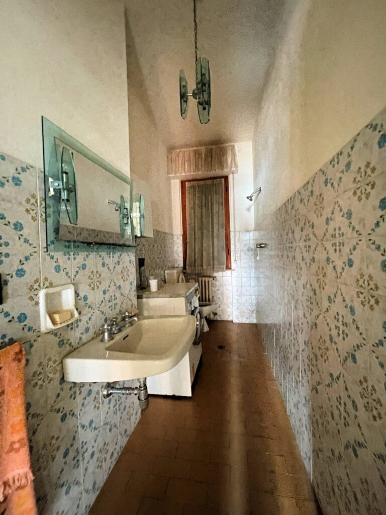 1326-Appartamento al piano primo con giardino-Volterra-17 Agenzia Immobiliare ASIP