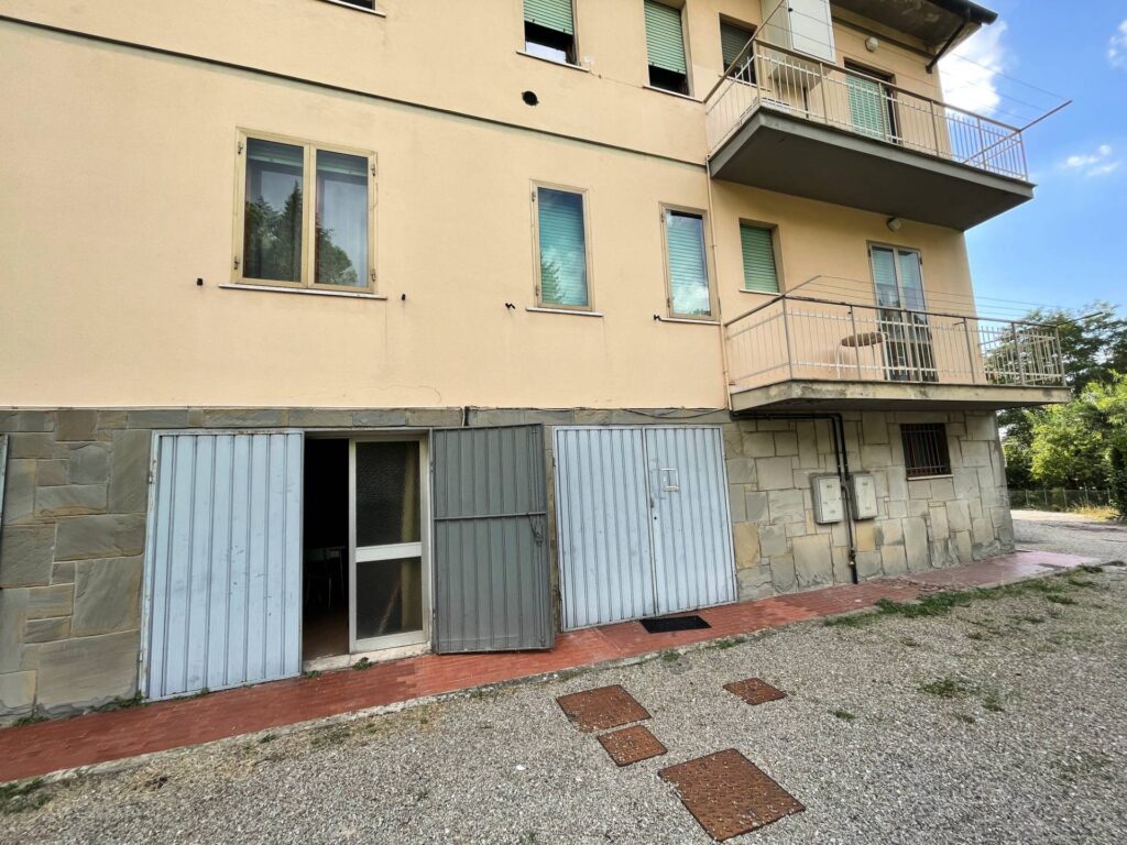1326-Appartamento al piano primo con giardino-Volterra-14 Agenzia Immobiliare ASIP
