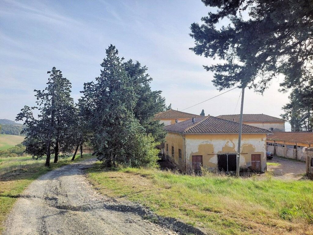 1258-Borgo di ampia superficie da ristrutturare-Volterra-2 Agenzia Immobiliare ASIP