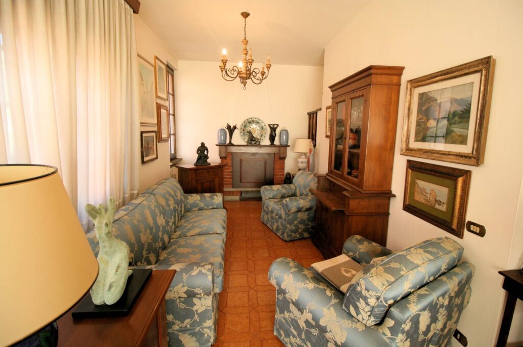 1395-Villa di ampia superficie in zona residenziale-Montecatini-Terme-3 Agenzia Immobiliare ASIP