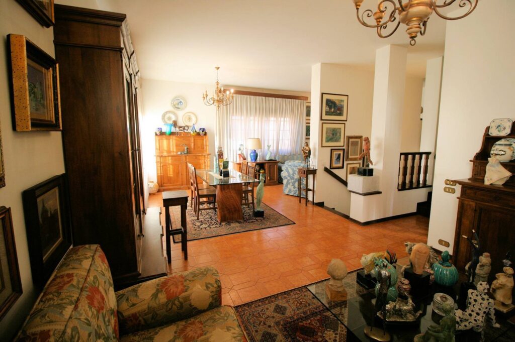 1395-Villa di ampia superficie in zona residenziale-Montecatini-Terme-2 Agenzia Immobiliare ASIP