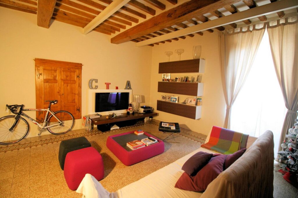 1270-Appartamento di ampie dimensioni al secondo piano con ascensore-Pistoia-2 Agenzia Immobiliare ASIP