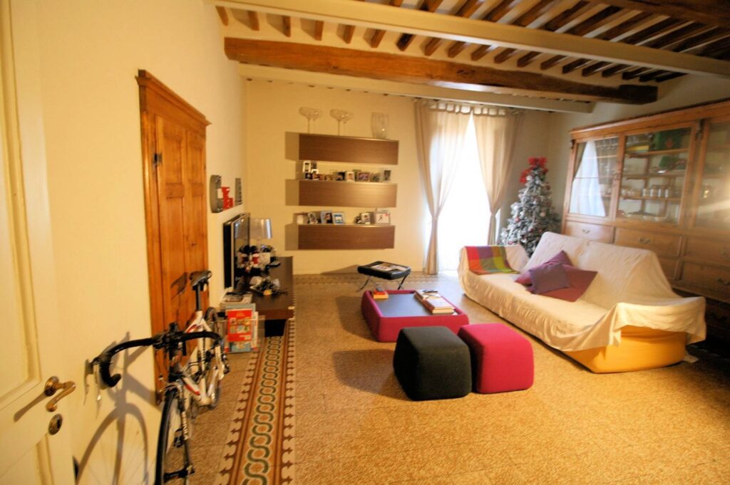1270-Appartamento di ampie dimensioni al secondo piano con ascensore-Pistoia-4 Agenzia Immobiliare ASIP