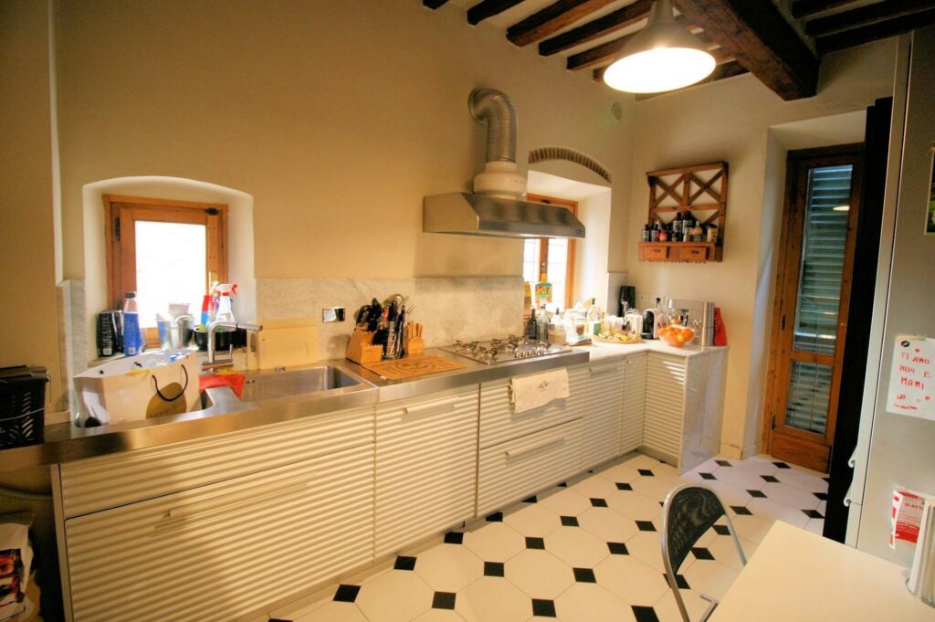 1270-Appartamento di ampie dimensioni al secondo piano con ascensore-Pistoia-8 Agenzia Immobiliare ASIP