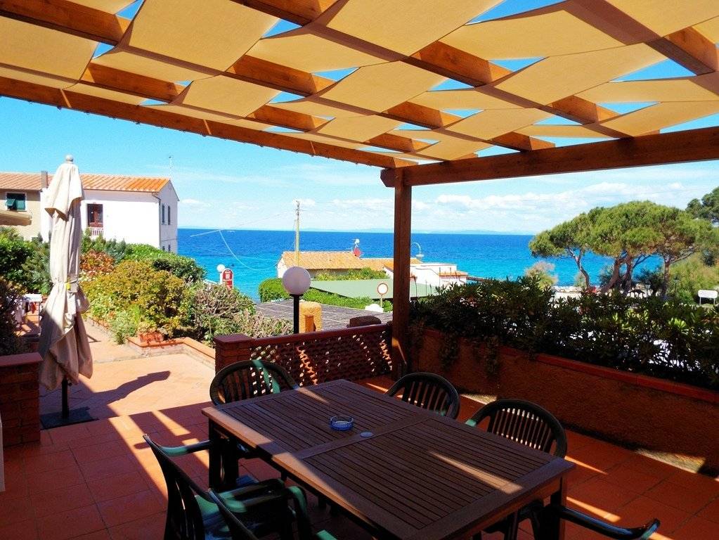 1404-Bel complesso immobiliare suddiviso in cinque appartamenti a 50 metri dal mare-Marciana-2 Agenzia Immobiliare ASIP