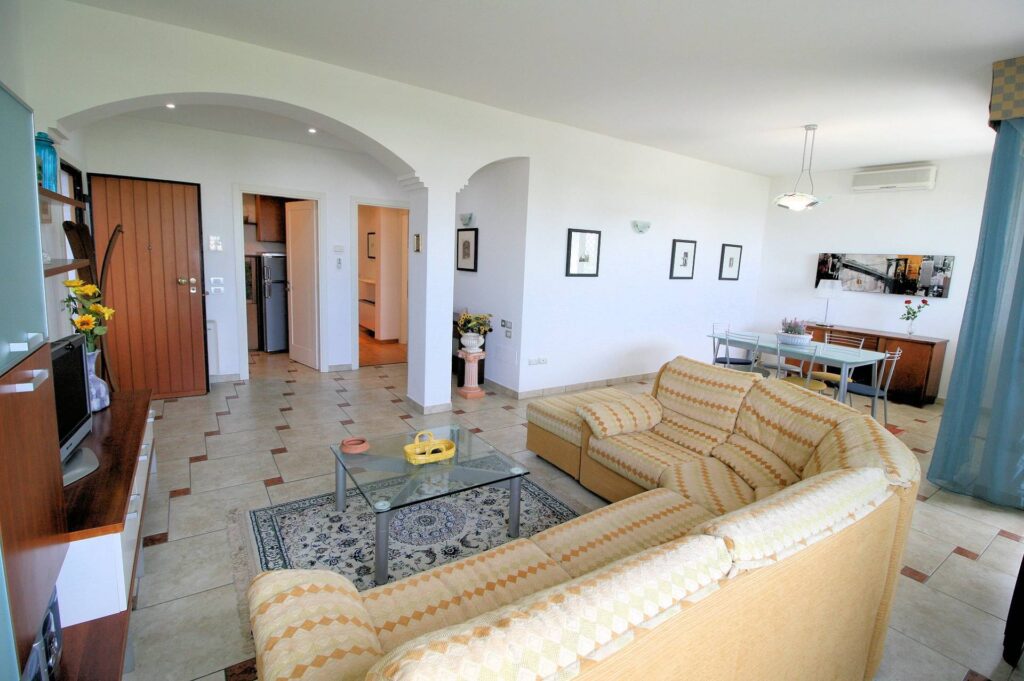 1429-Appartamento ristrutturato di ampia superficie fronte mare con garage-Viareggio-7 Agenzia Immobiliare ASIP