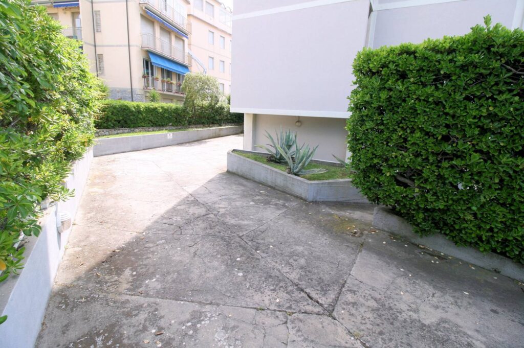 1429-Appartamento ristrutturato di ampia superficie fronte mare con garage-Viareggio-15 Agenzia Immobiliare ASIP