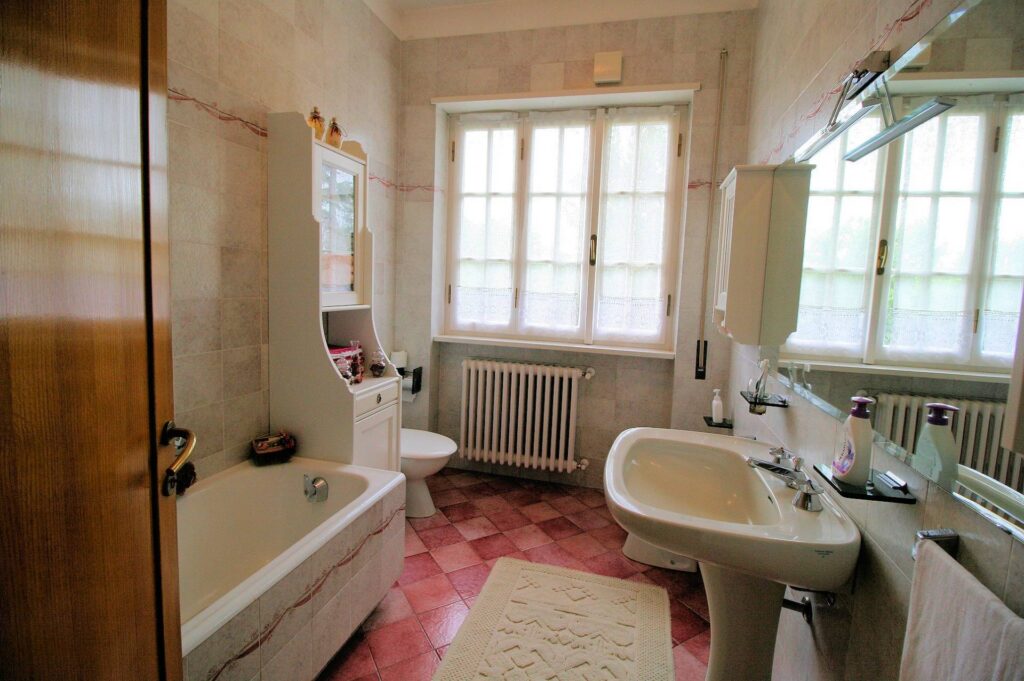 1433-Villa unifamiliare di ampia superficie con giardino-Civitella Paganico-20 Agenzia Immobiliare ASIP