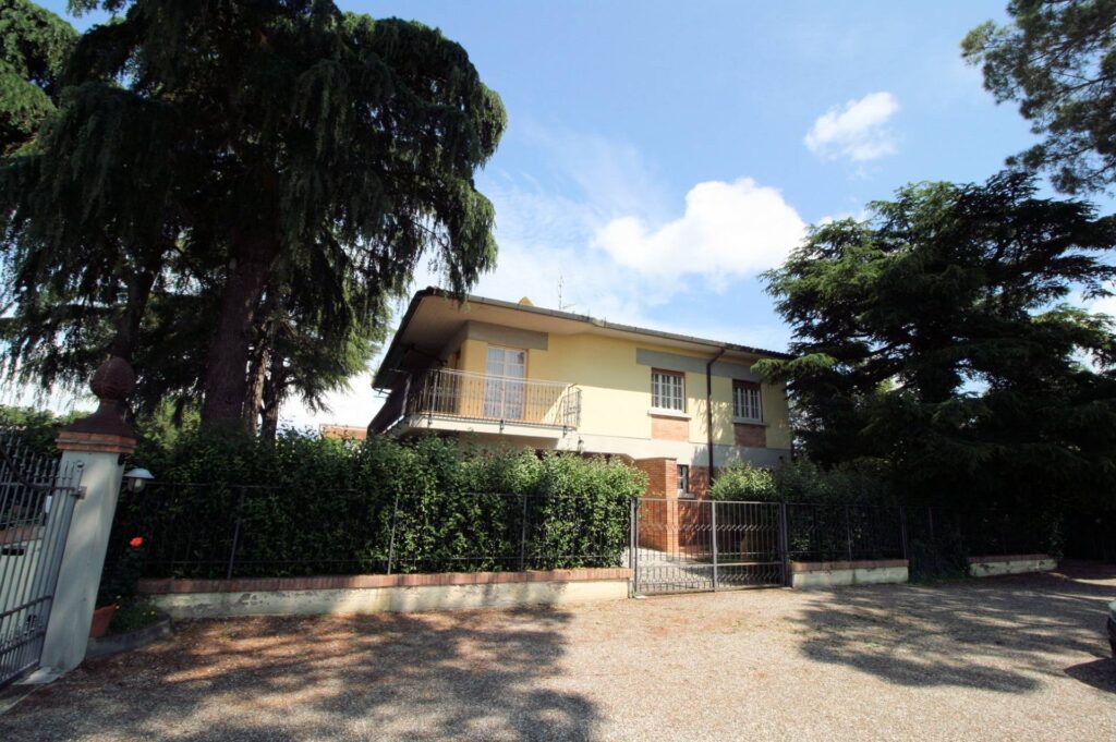1433-Villa unifamiliare di ampia superficie con giardino-Civitella Paganico-3 Agenzia Immobiliare ASIP