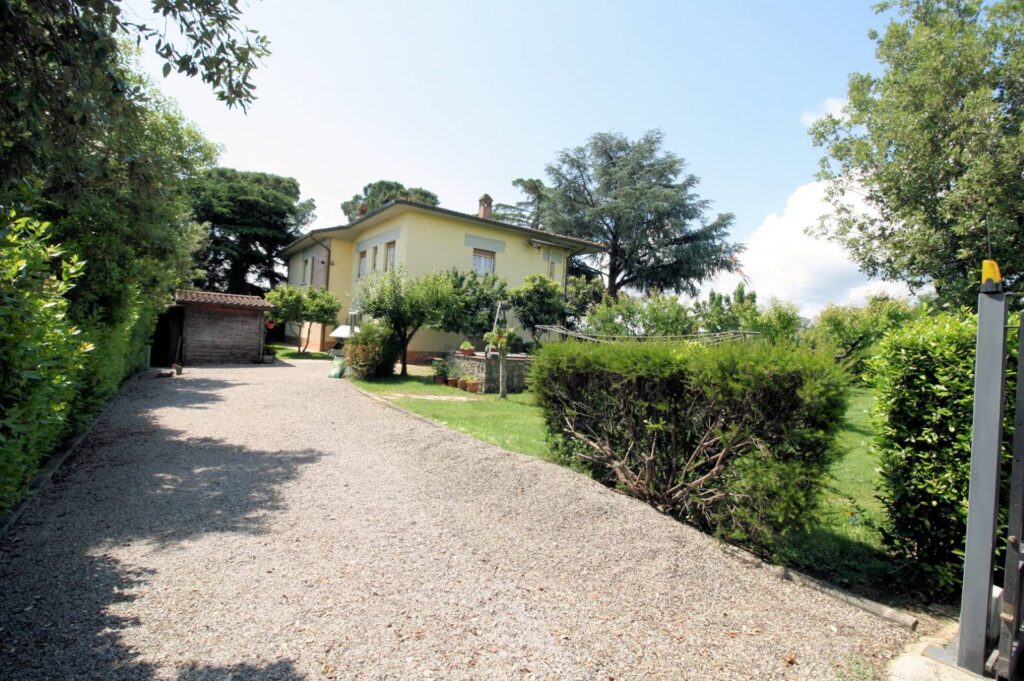 1433-Villa unifamiliare di ampia superficie con giardino-Civitella Paganico-9 Agenzia Immobiliare ASIP
