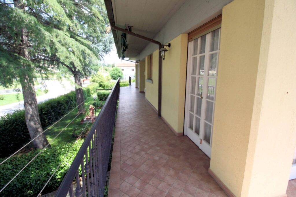 1433-Villa unifamiliare di ampia superficie con giardino-Civitella Paganico-8 Agenzia Immobiliare ASIP