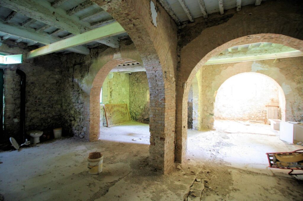 1446-Complesso immobiliare di ampia superficie da ristrutturare-Santa Luce-7 Agenzia Immobiliare ASIP