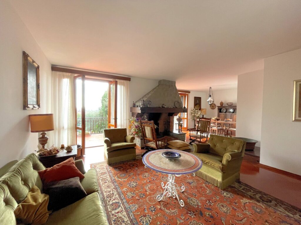 1450-Villa di ampia superficie in posizione panoramica con giardino-Pescia-3 Agenzia Immobiliare ASIP