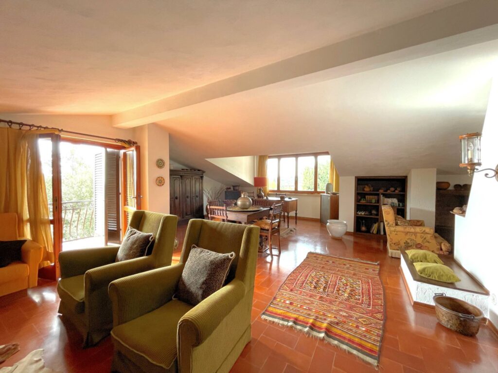 1450-Villa di ampia superficie in posizione panoramica con giardino-Pescia-5 Agenzia Immobiliare ASIP