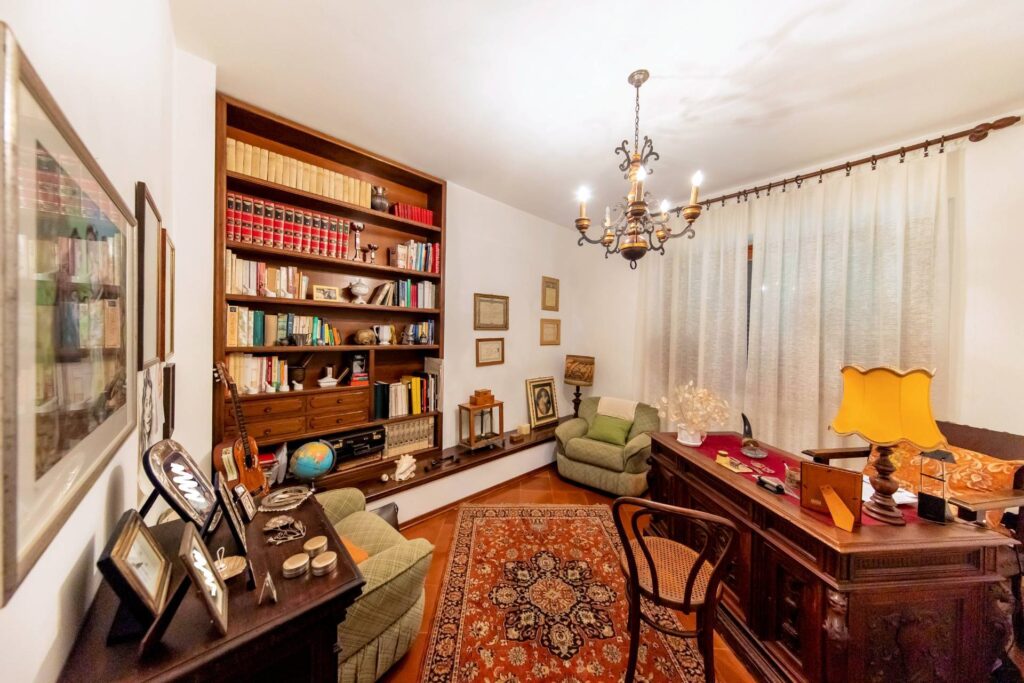 1450-Villa di ampia superficie in posizione panoramica con giardino-Pescia-8 Agenzia Immobiliare ASIP