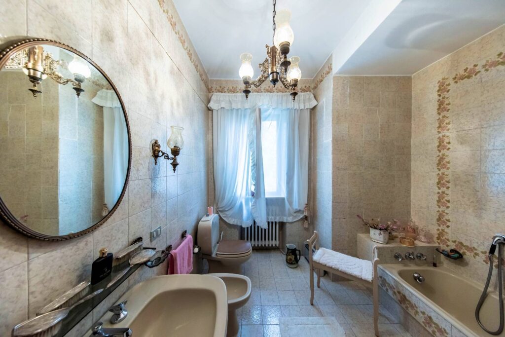 1450-Villa di ampia superficie in posizione panoramica con giardino-Pescia-18 Agenzia Immobiliare ASIP