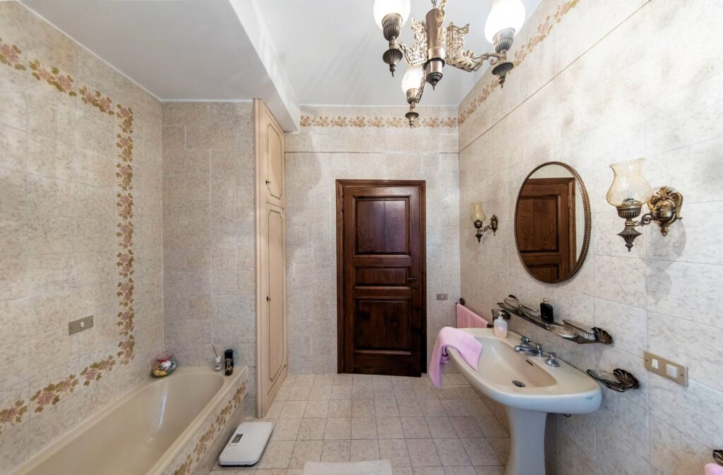 1450-Villa di ampia superficie in posizione panoramica con giardino-Pescia-19 Agenzia Immobiliare ASIP