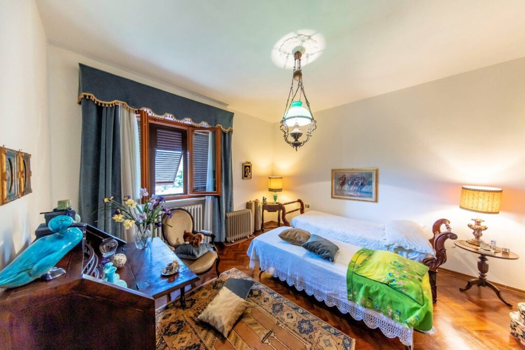 1450-Villa di ampia superficie in posizione panoramica con giardino-Pescia-16 Agenzia Immobiliare ASIP