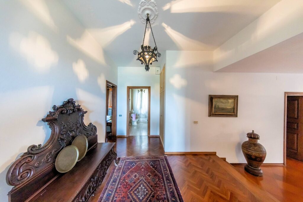 1450-Villa di ampia superficie in posizione panoramica con giardino-Pescia-9 Agenzia Immobiliare ASIP