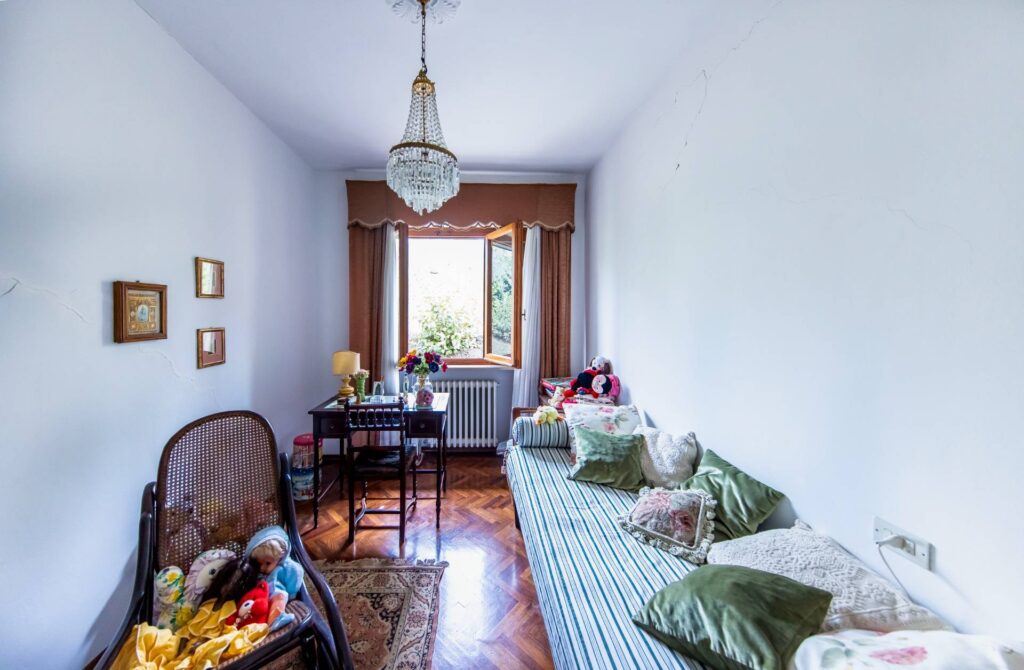 1450-Villa di ampia superficie in posizione panoramica con giardino-Pescia-15 Agenzia Immobiliare ASIP