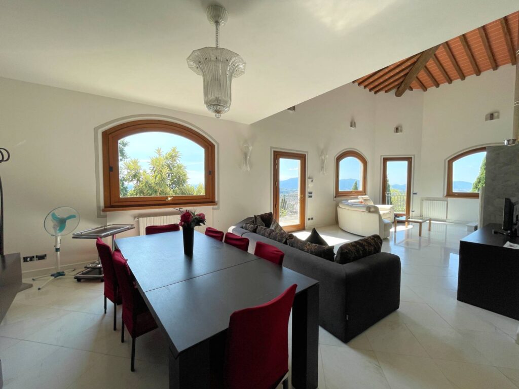 1451-Complesso immobiliare di ampia superficie  in posizione collinare con parco e piscina-Pescia-4 Agenzia Immobiliare ASIP