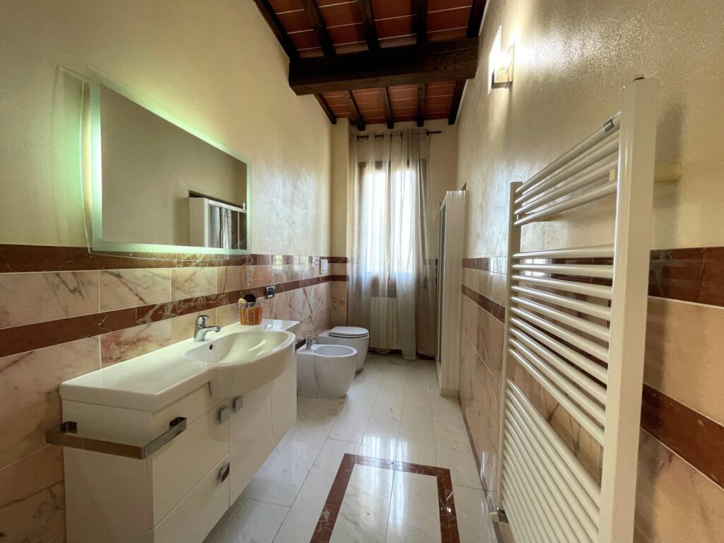 1451-Complesso immobiliare di ampia superficie  in posizione collinare con parco e piscina-Pescia-17 Agenzia Immobiliare ASIP