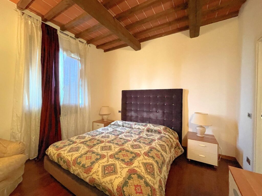 1451-Complesso immobiliare di ampia superficie  in posizione collinare con parco e piscina-Pescia-11 Agenzia Immobiliare ASIP