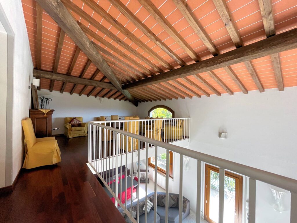 1451-Complesso immobiliare di ampia superficie  in posizione collinare con parco e piscina-Pescia-7 Agenzia Immobiliare ASIP