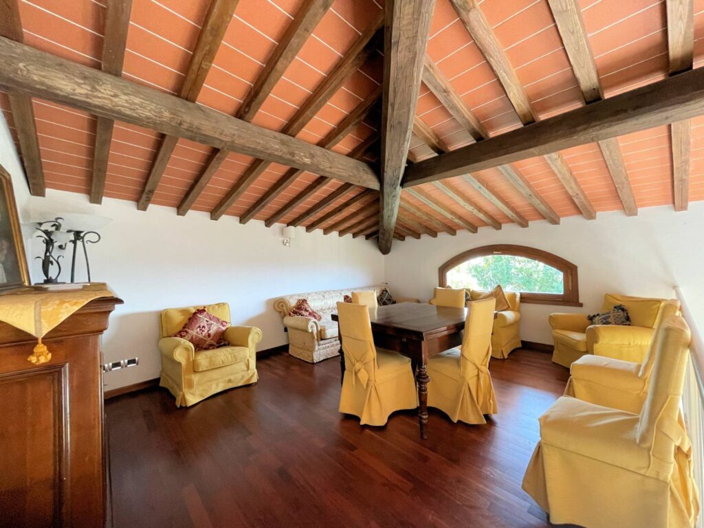 1451-Complesso immobiliare di ampia superficie  in posizione collinare con parco e piscina-Pescia-6 Agenzia Immobiliare ASIP