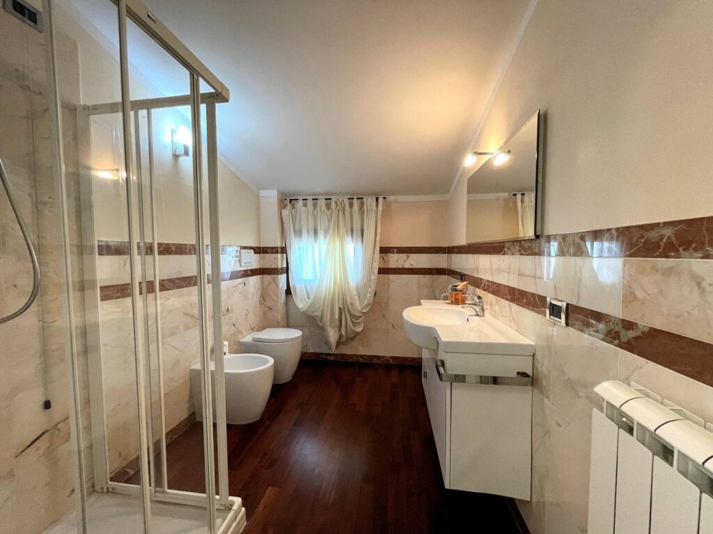 1451-Complesso immobiliare di ampia superficie  in posizione collinare con parco e piscina-Pescia-19 Agenzia Immobiliare ASIP