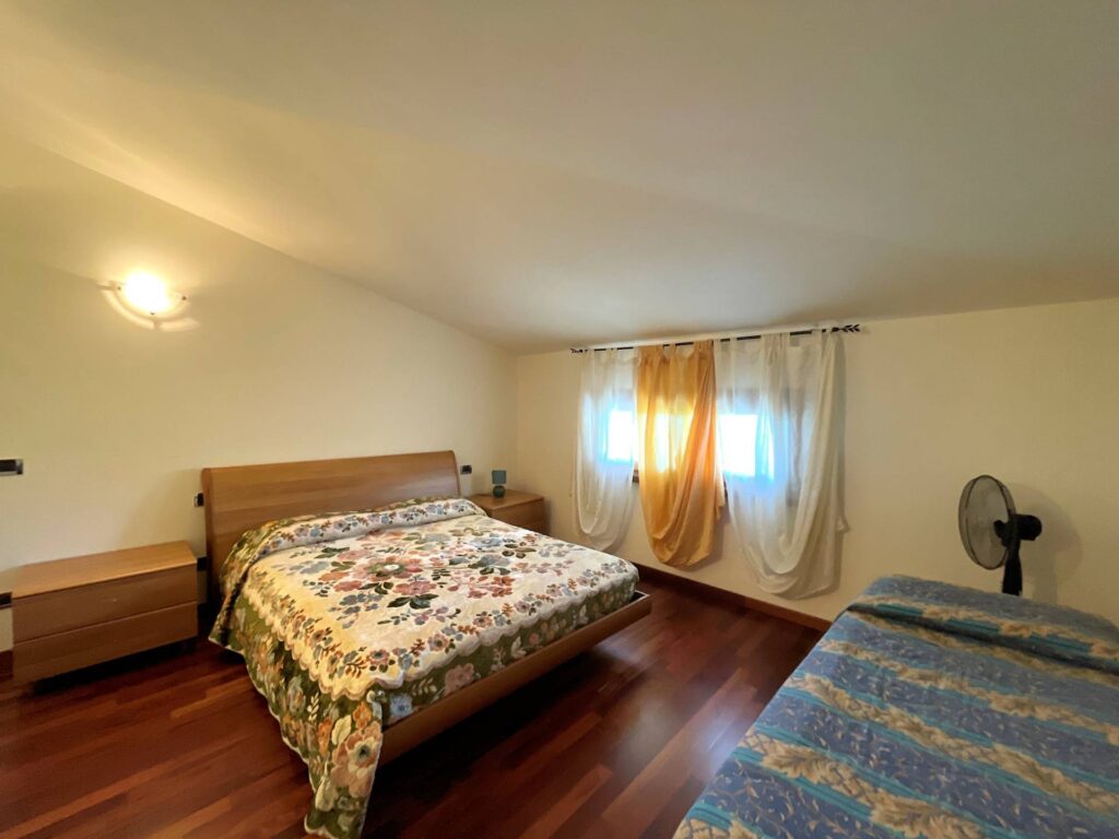 1451-Complesso immobiliare di ampia superficie  in posizione collinare con parco e piscina-Pescia-15 Agenzia Immobiliare ASIP