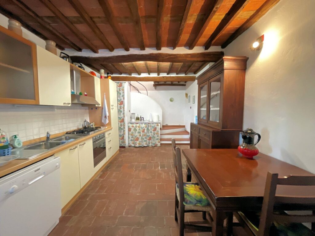 1451-Complesso immobiliare di ampia superficie  in posizione collinare con parco e piscina-Pescia-9 Agenzia Immobiliare ASIP